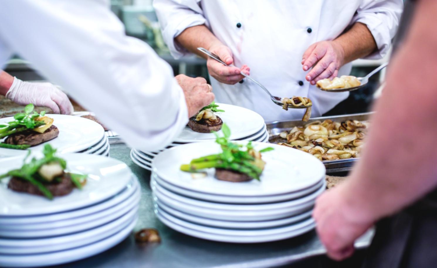 Обучение базовым кулинарным техникам в учебной кухне